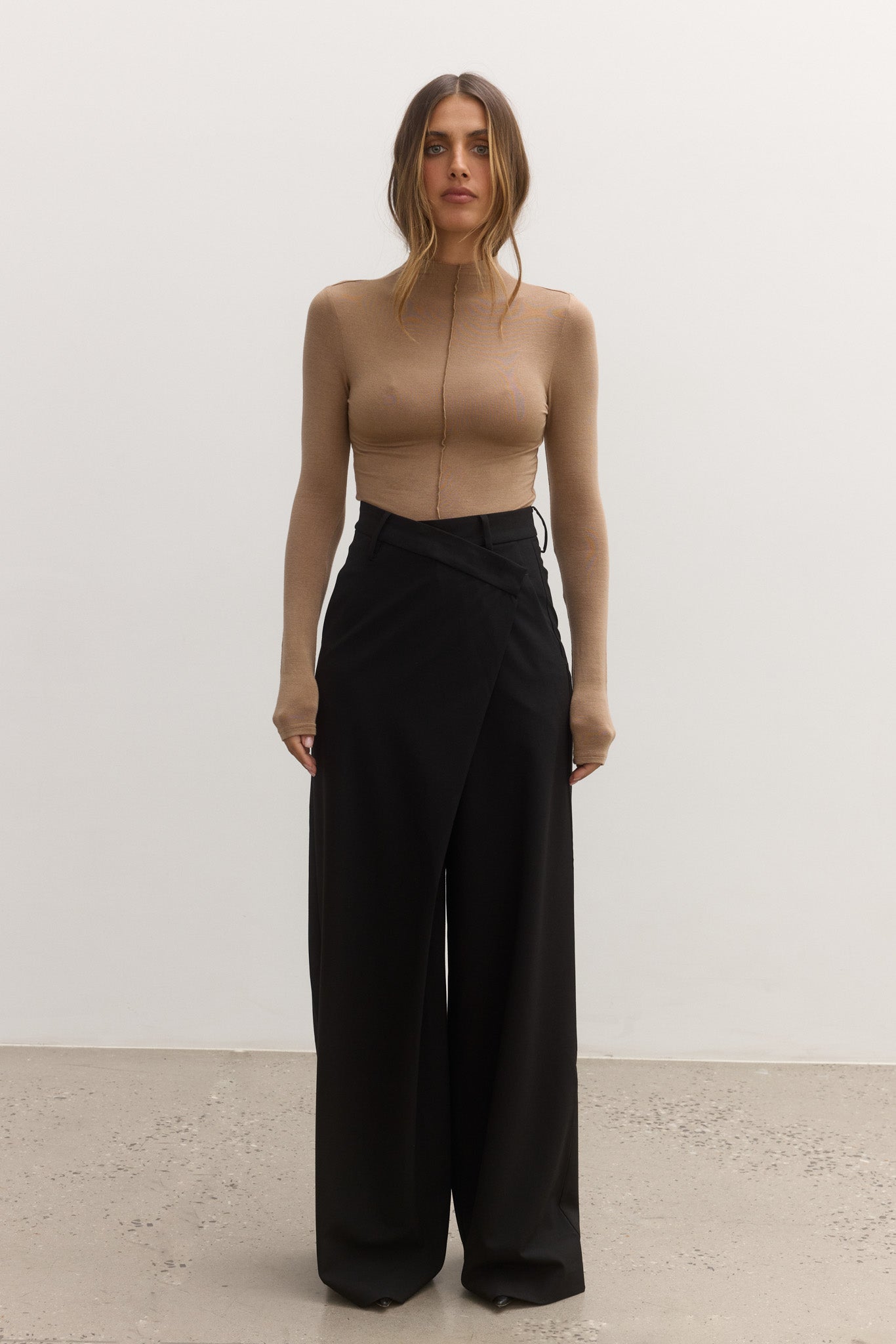 Anisa Turtle Neck in Walnut – Top