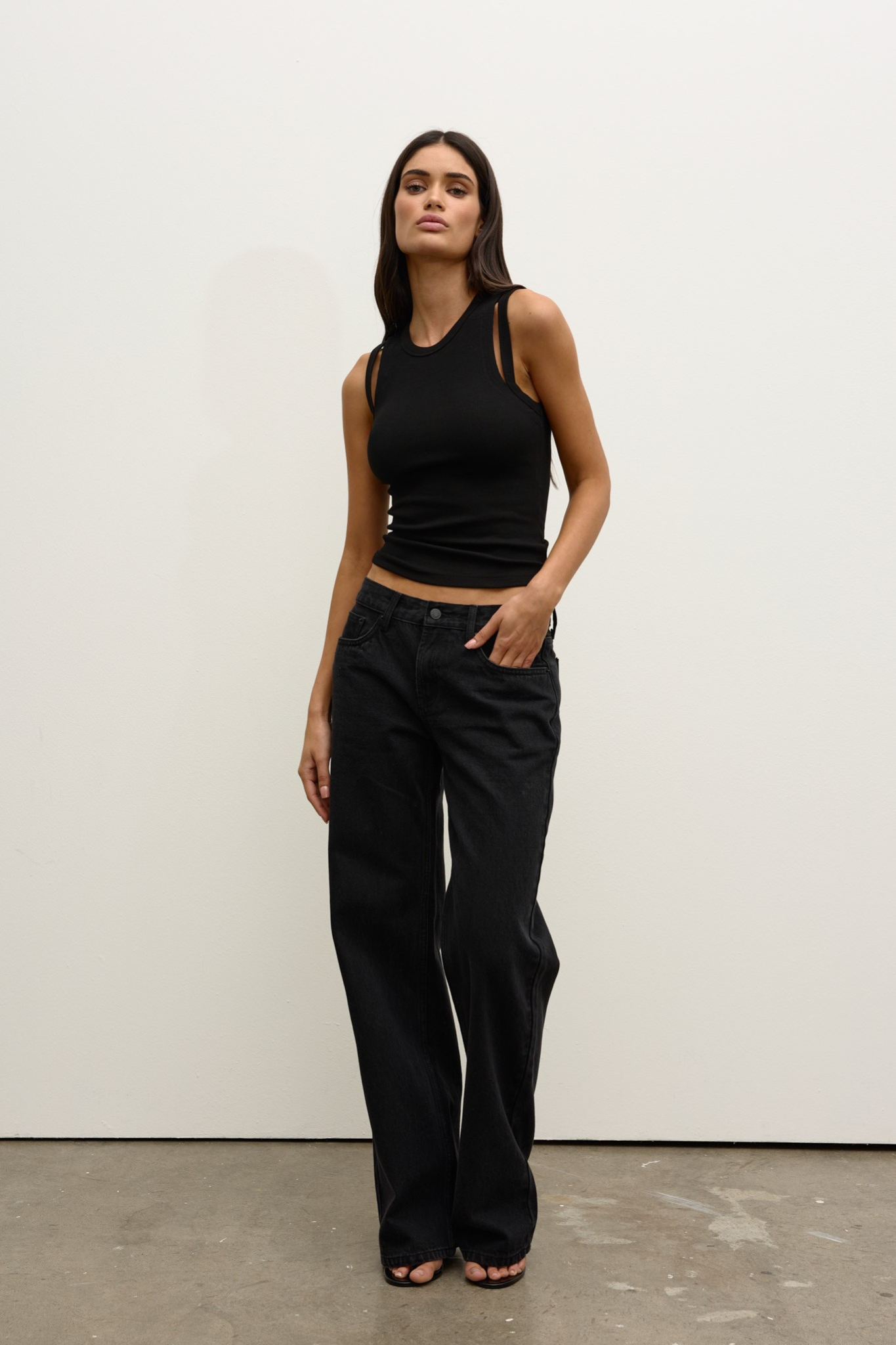 Elle Tee in Black – Top